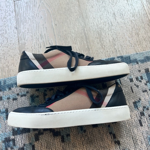 Burberry sneakers size 5 - Picture 2 of 7